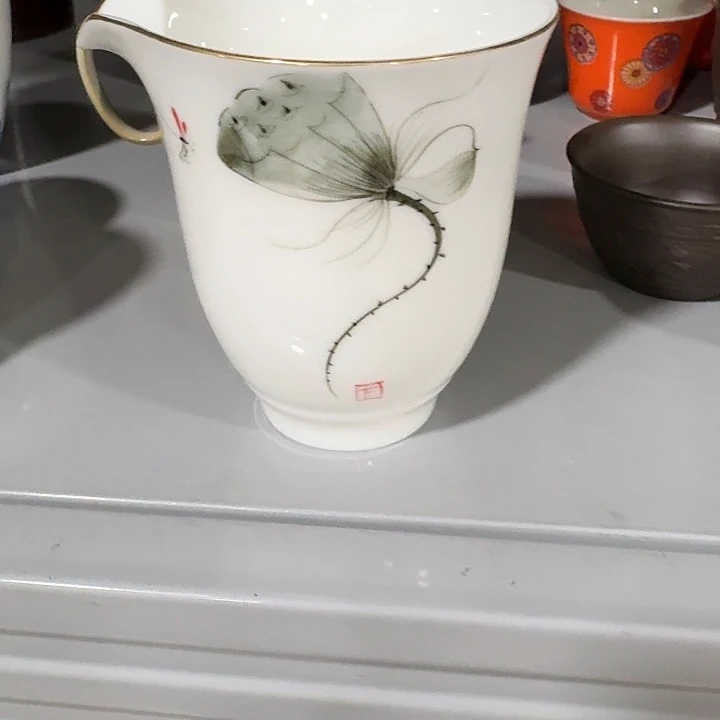 主人杯一个，瓷。。。