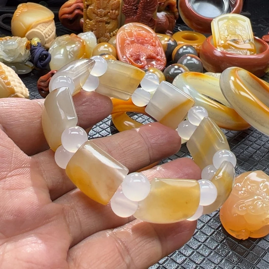 石英质玉未镶嵌颈饰