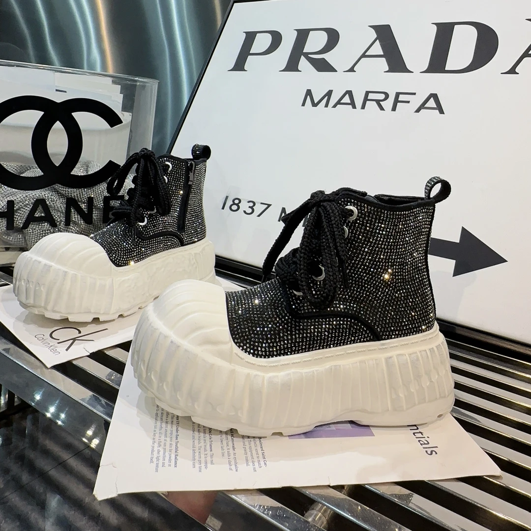 A.M艾墨儿女款小众穿搭贝壳头擦边工艺厚底水钻休闲时装时装鞋