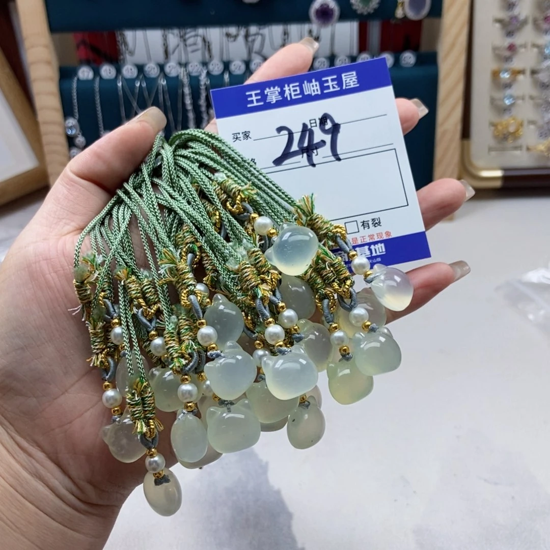 岫玉未镶嵌吊坠吊坠多样性，发一