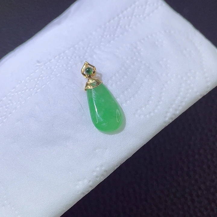 翡翠颈饰18K金镶嵌翡翠