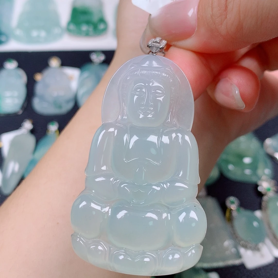 翡翠18K金镶嵌颈饰观音