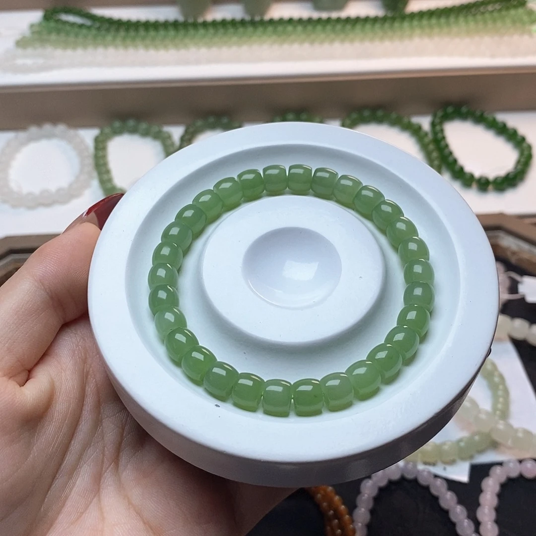 和田玉手链未镶嵌无黑点苹果绿直切卡七