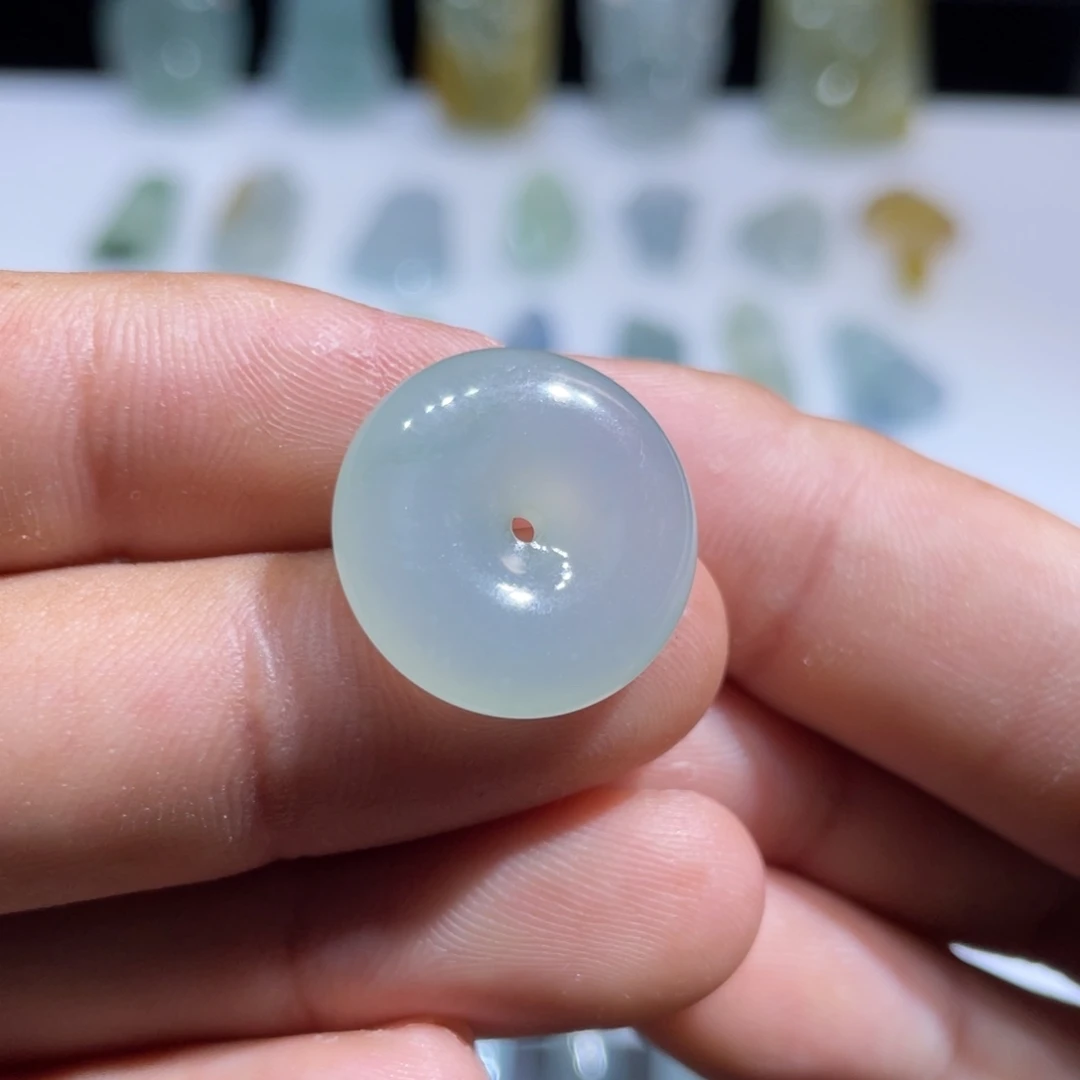 颈饰未镶嵌翡翠平安扣