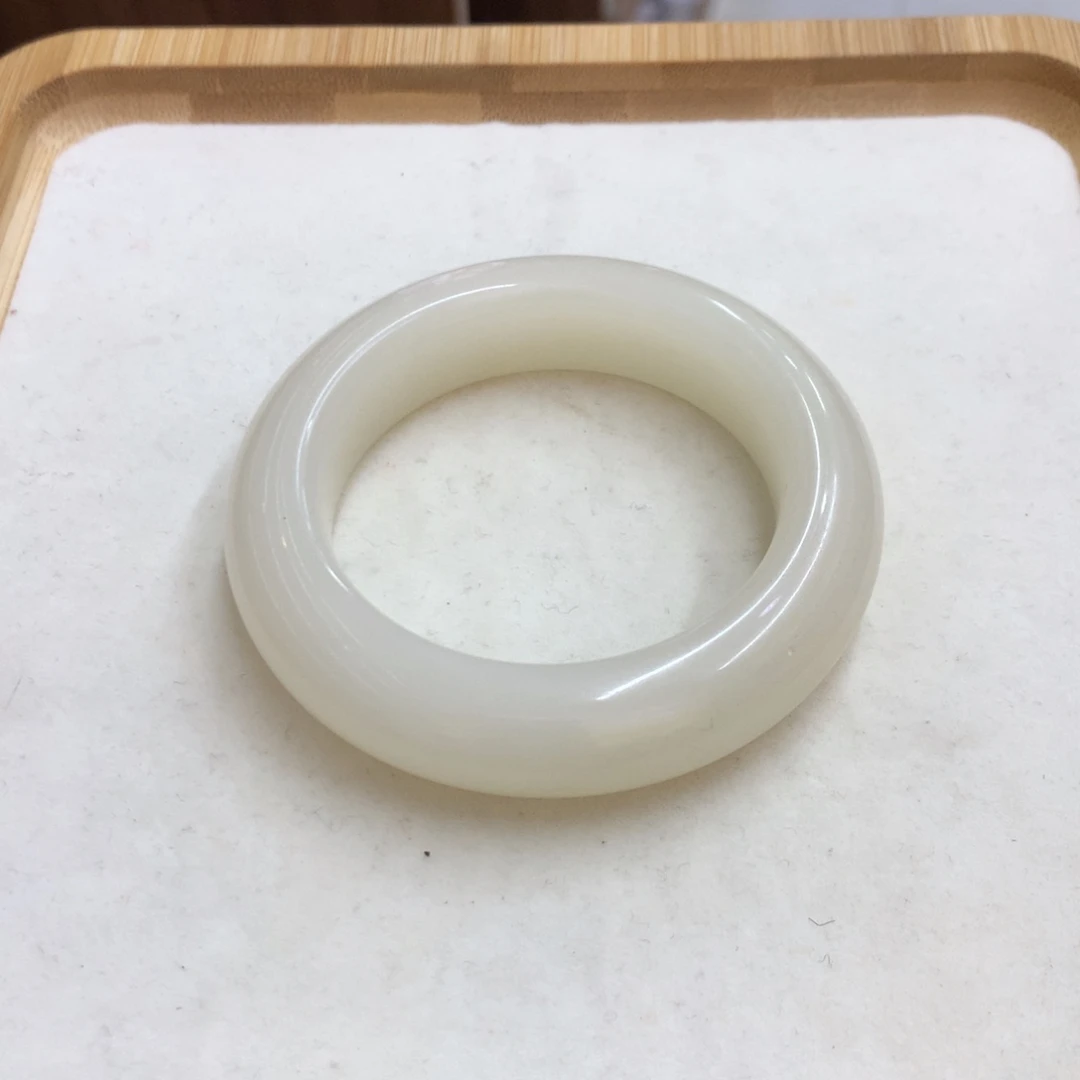 石英质玉未镶嵌手镯