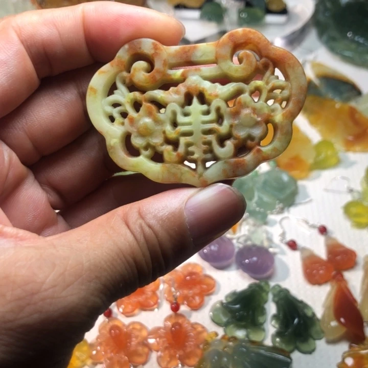 未镶嵌蛇纹石玉耳钉