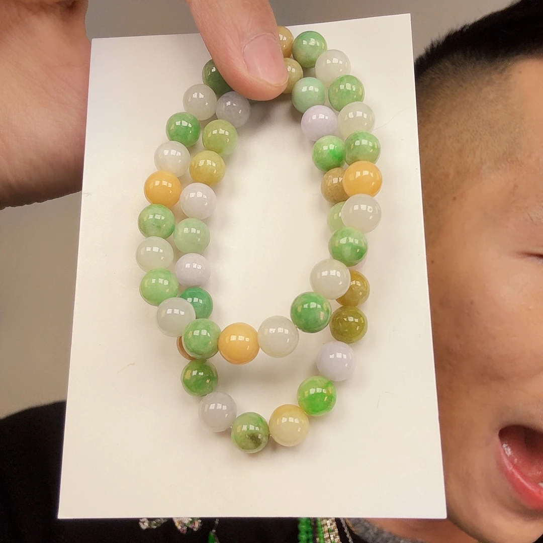 翡翠未镶嵌颈饰一件