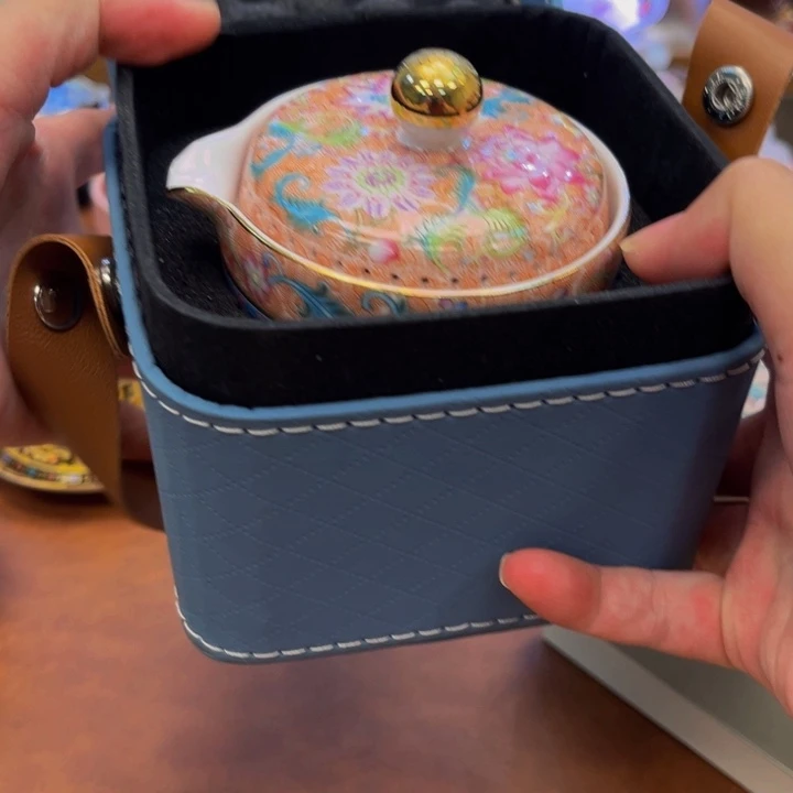 瓷片花花绿绿都不知道是什么意思