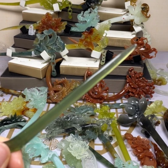 蛇纹石玉未镶嵌发饰乐****?