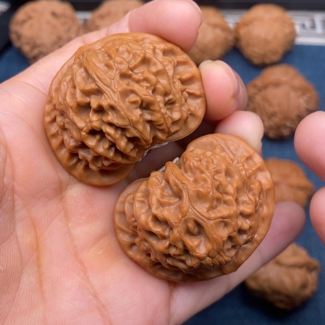 文玩核桃把件42红皮蜡皮宫灯