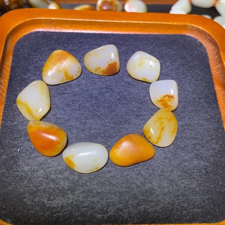 和田玉未镶嵌手串