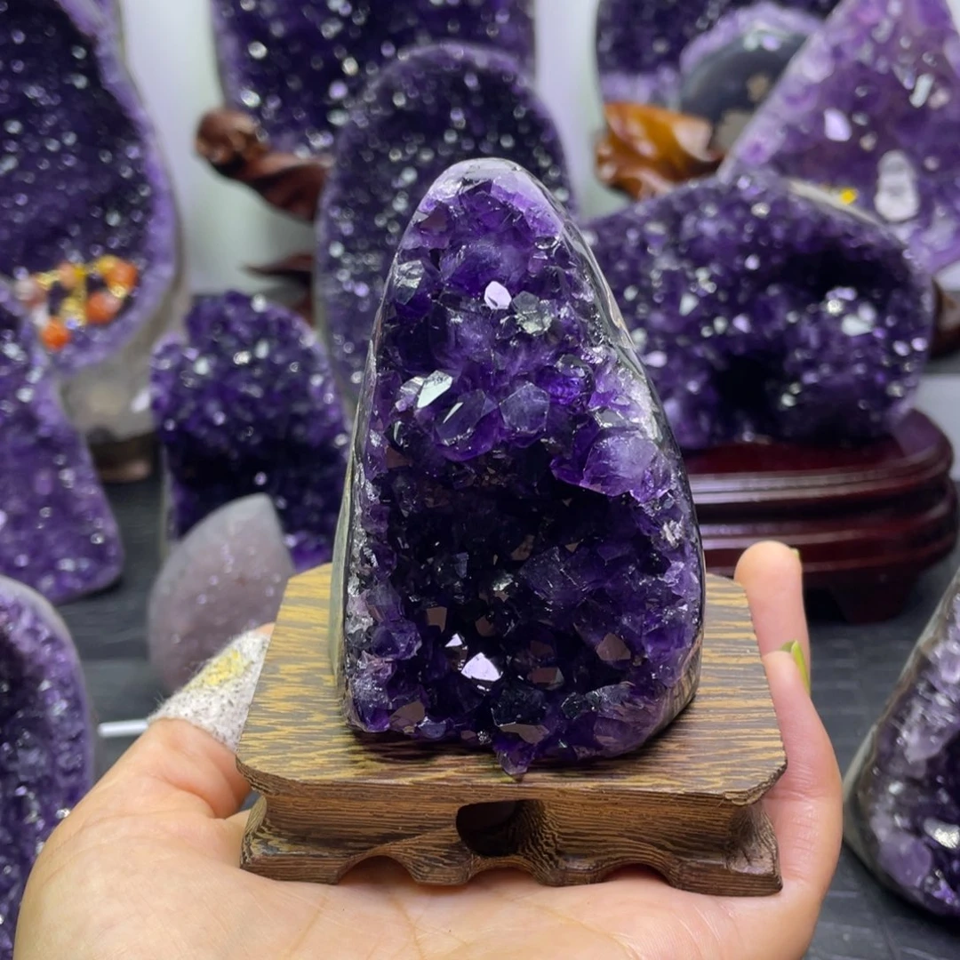 琉***苣未镶嵌紫晶大型摆件（非配饰）