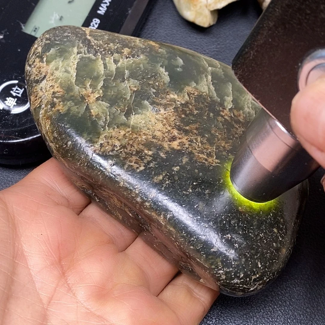 和田玉未镶嵌珠宝奇石