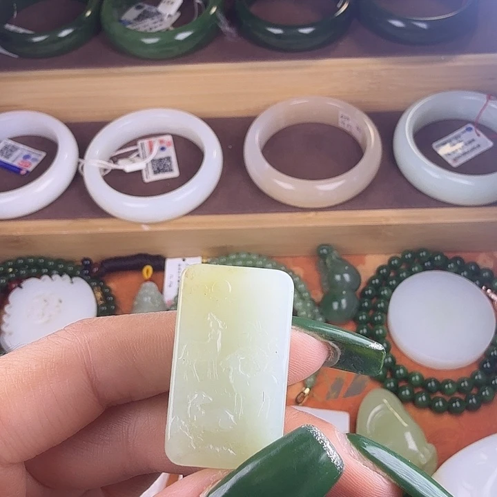 和田玉（糖玉）未镶嵌颈饰