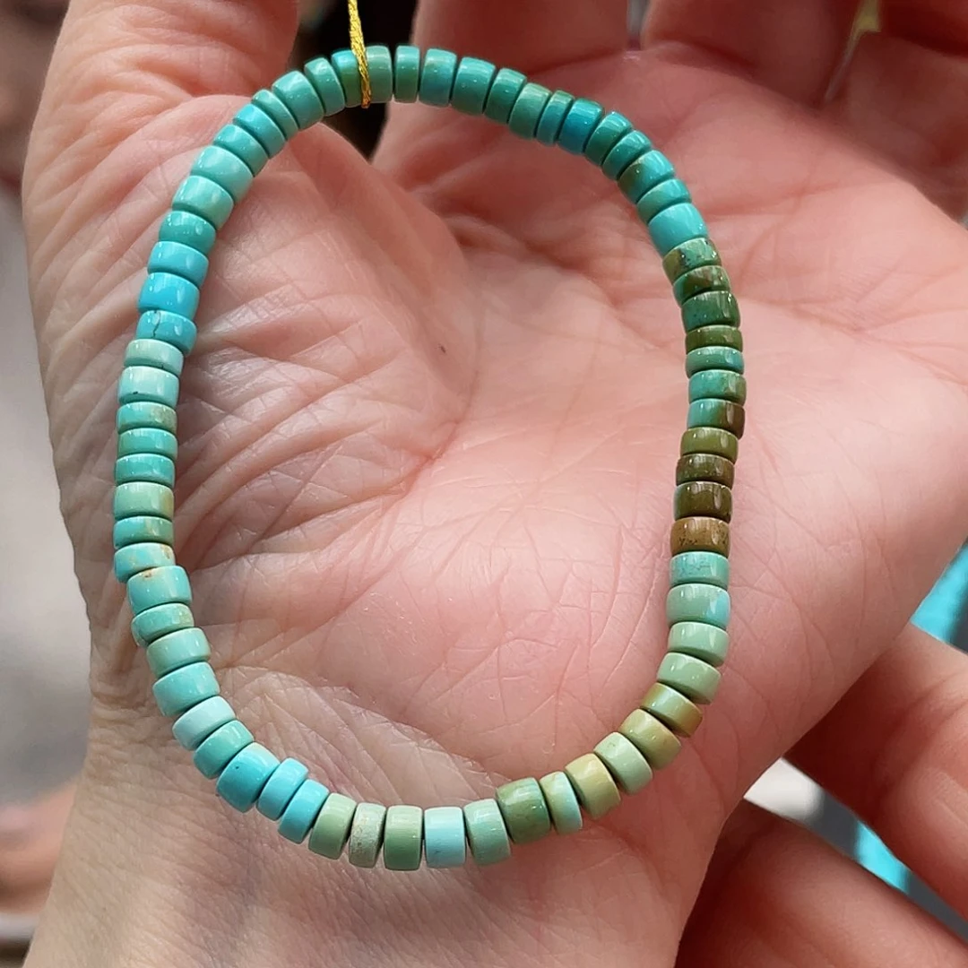 绿松石颈饰未镶嵌