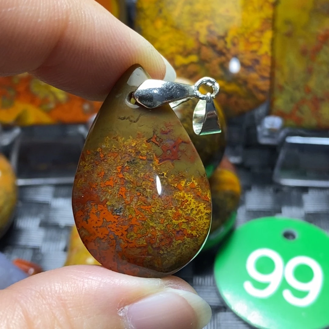 未镶嵌颈饰玛瑙/玉髓白*水