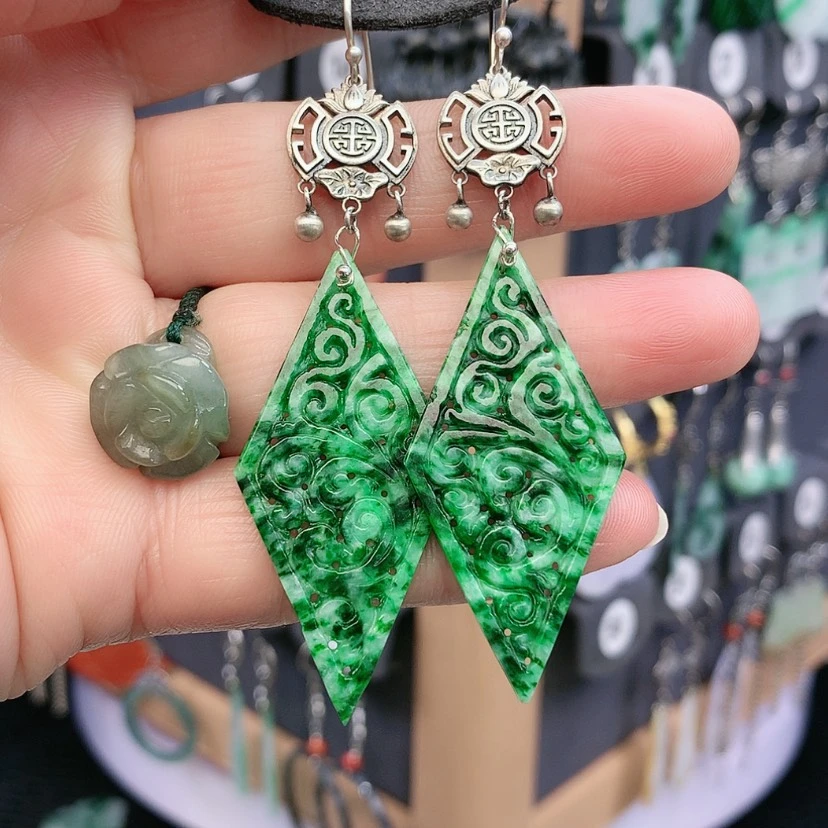 【闪购商品】翡翠耳饰未镶嵌?****࿐精美