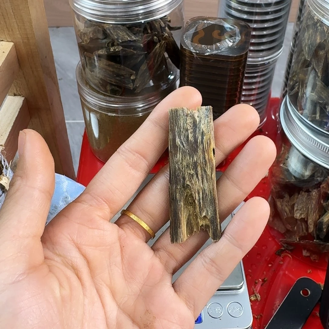 花***海香料绿奇楠白棋块料一个