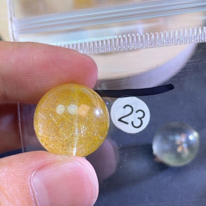 未镶嵌颈饰水晶小**?