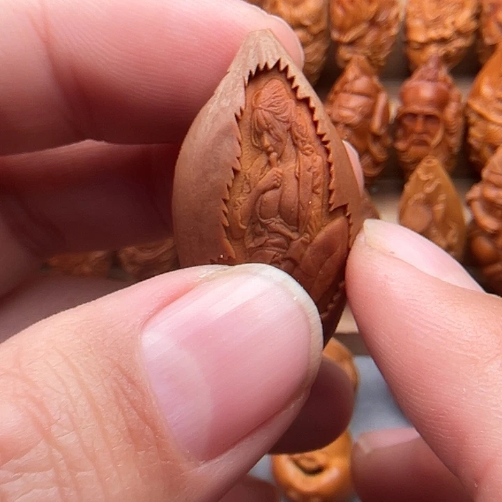 橄榄核吊坠20美女