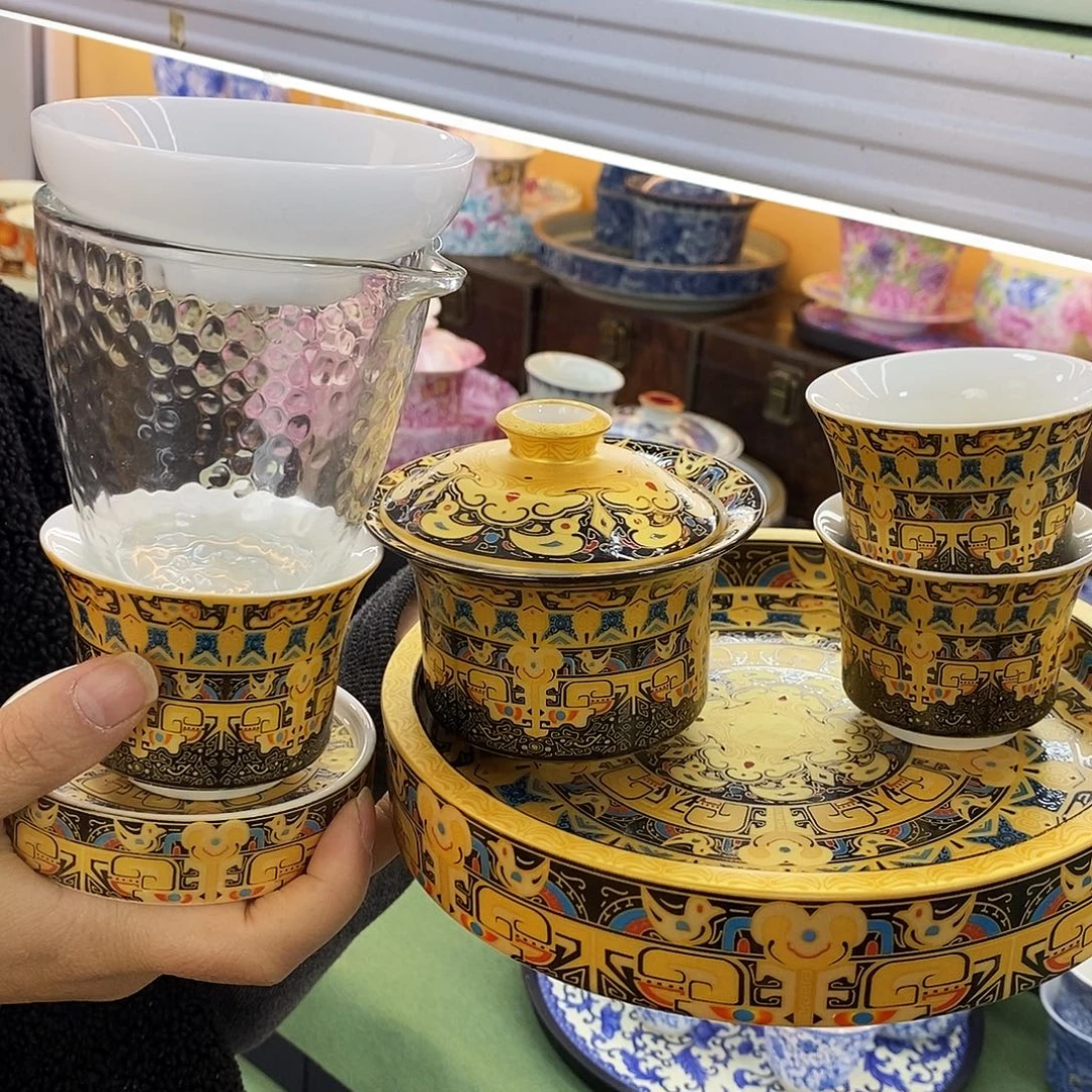 盖碗里的水煮开后放入