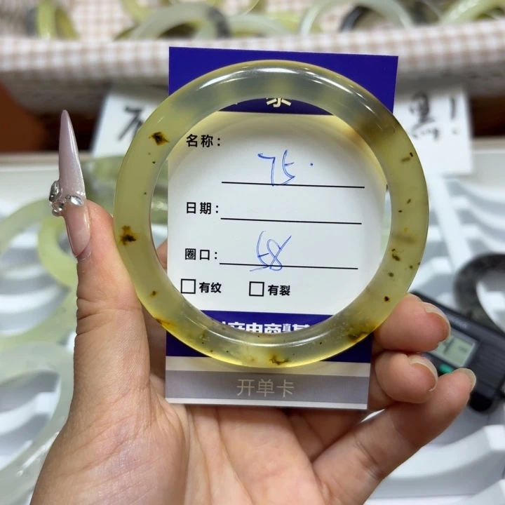 未镶嵌岫玉手镯天然