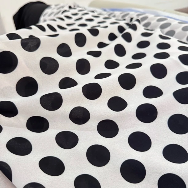 75 设计师款波点雪纺裙子面料6米价