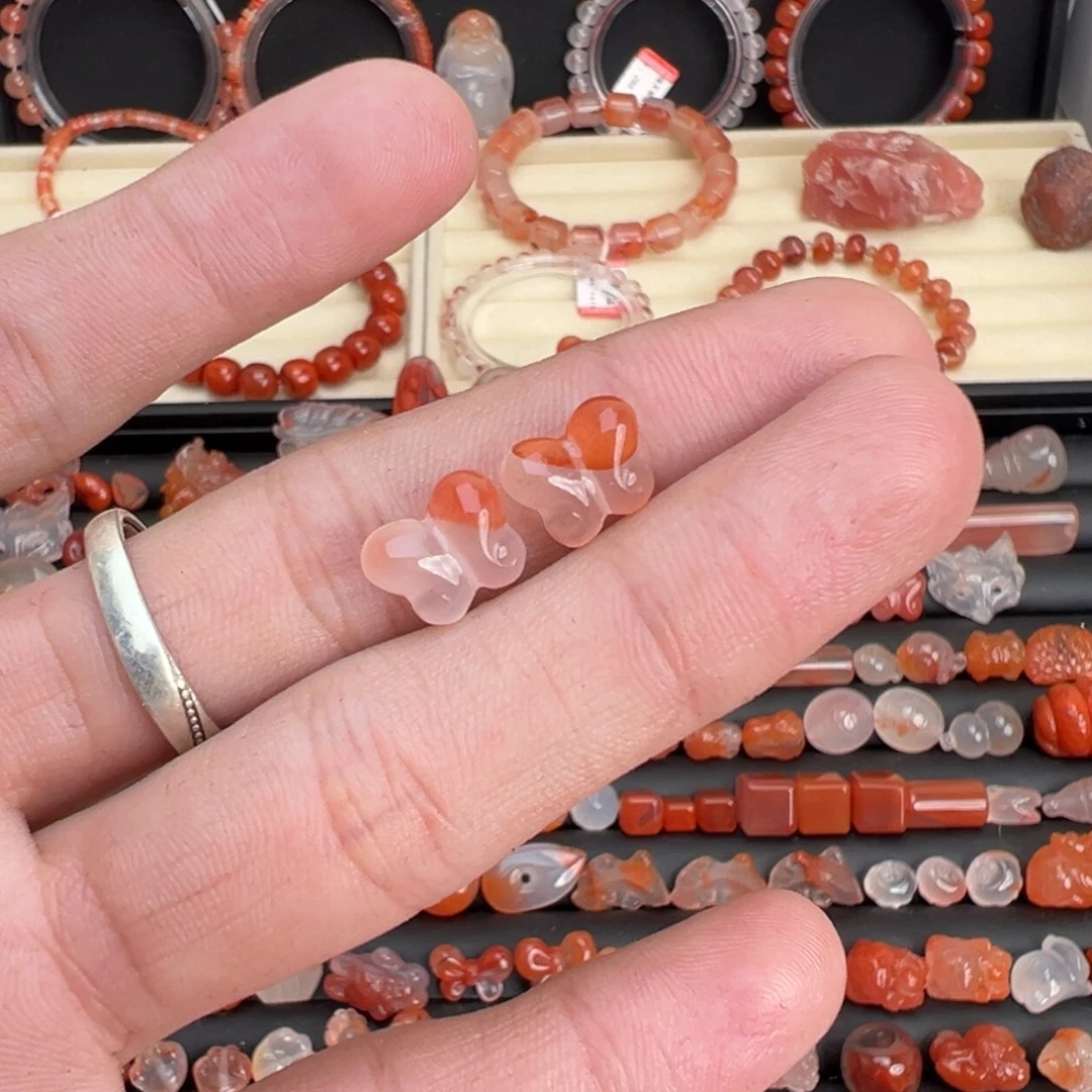 亮***晶南红玛瑙未镶嵌颈饰蝴蝶