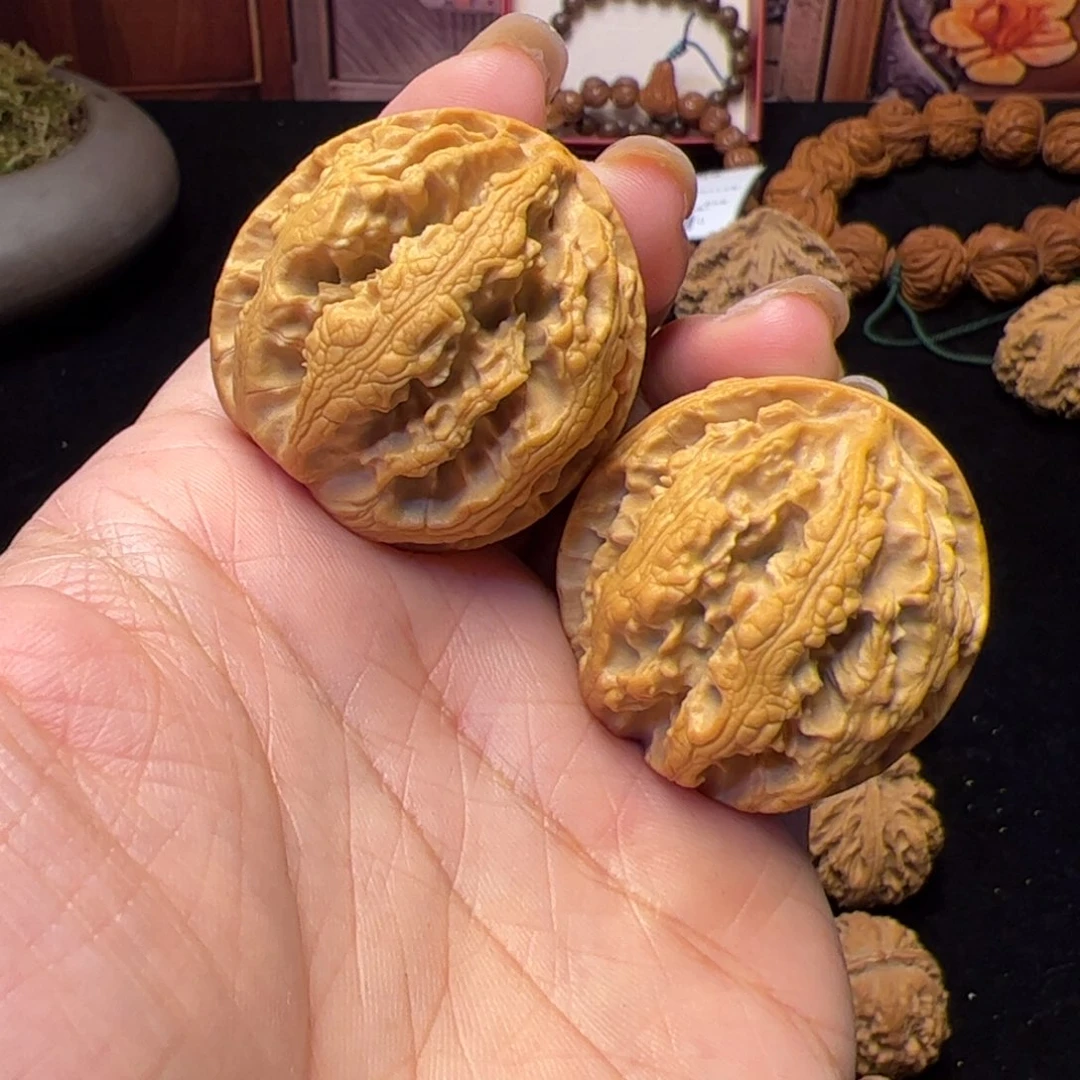 文玩核桃把件青****G秦岭野生文玩核桃