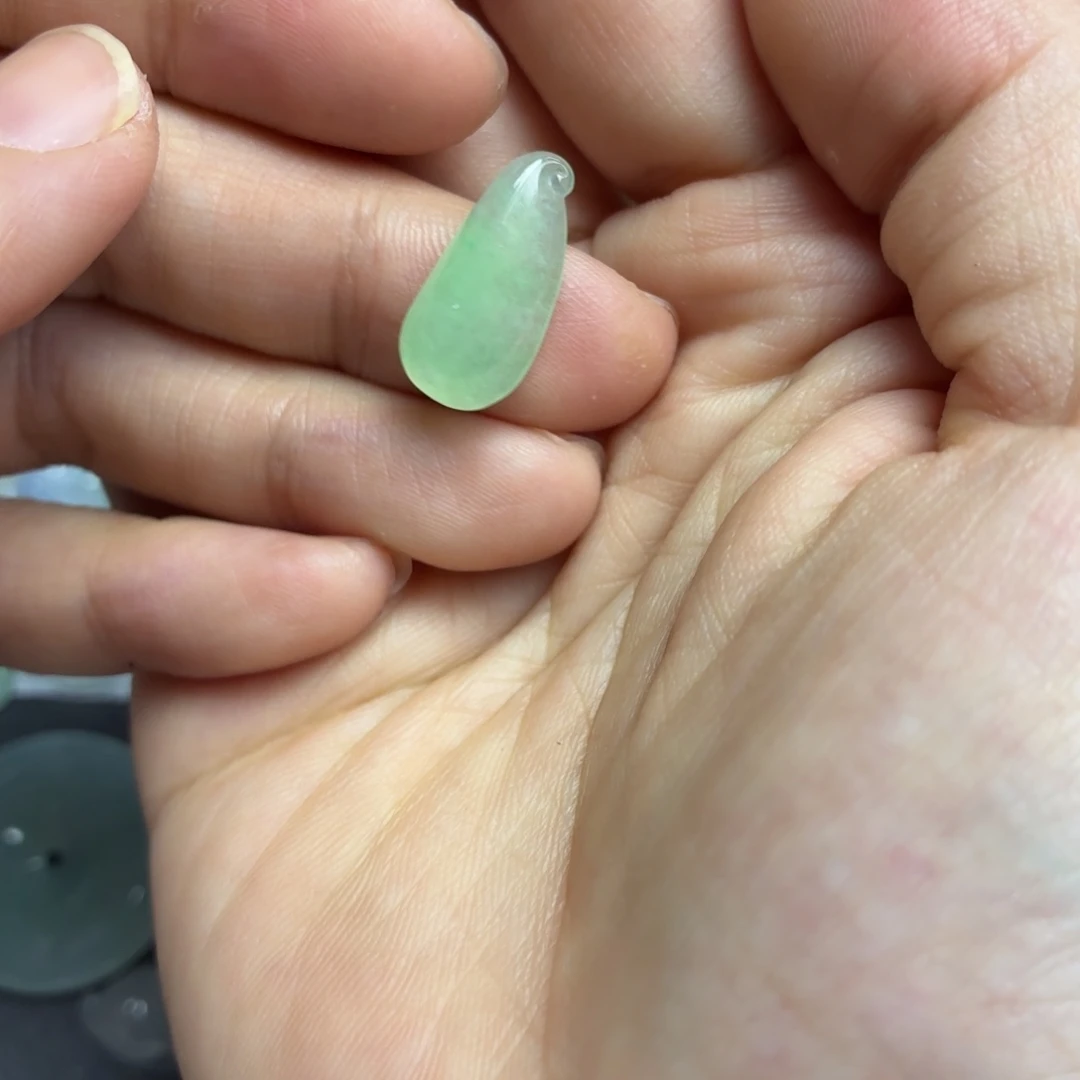 翡翠未镶嵌颈饰甜绿瓜