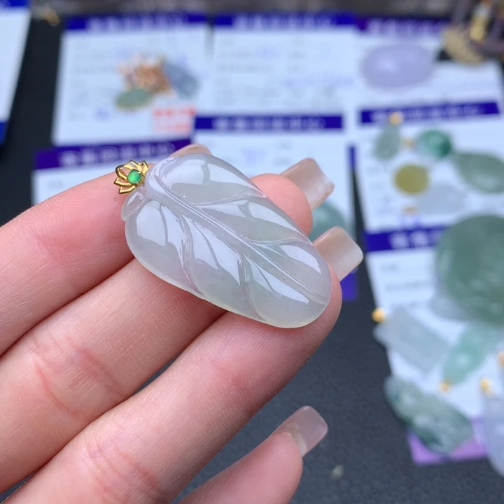 颈饰18K金镶嵌翡翠