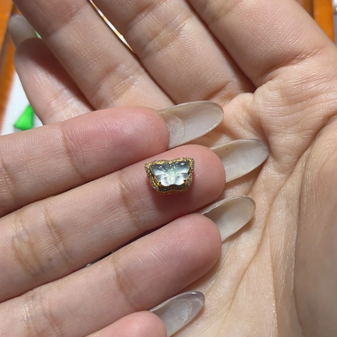 【闪购商品】颈饰18K金镶嵌翡翠