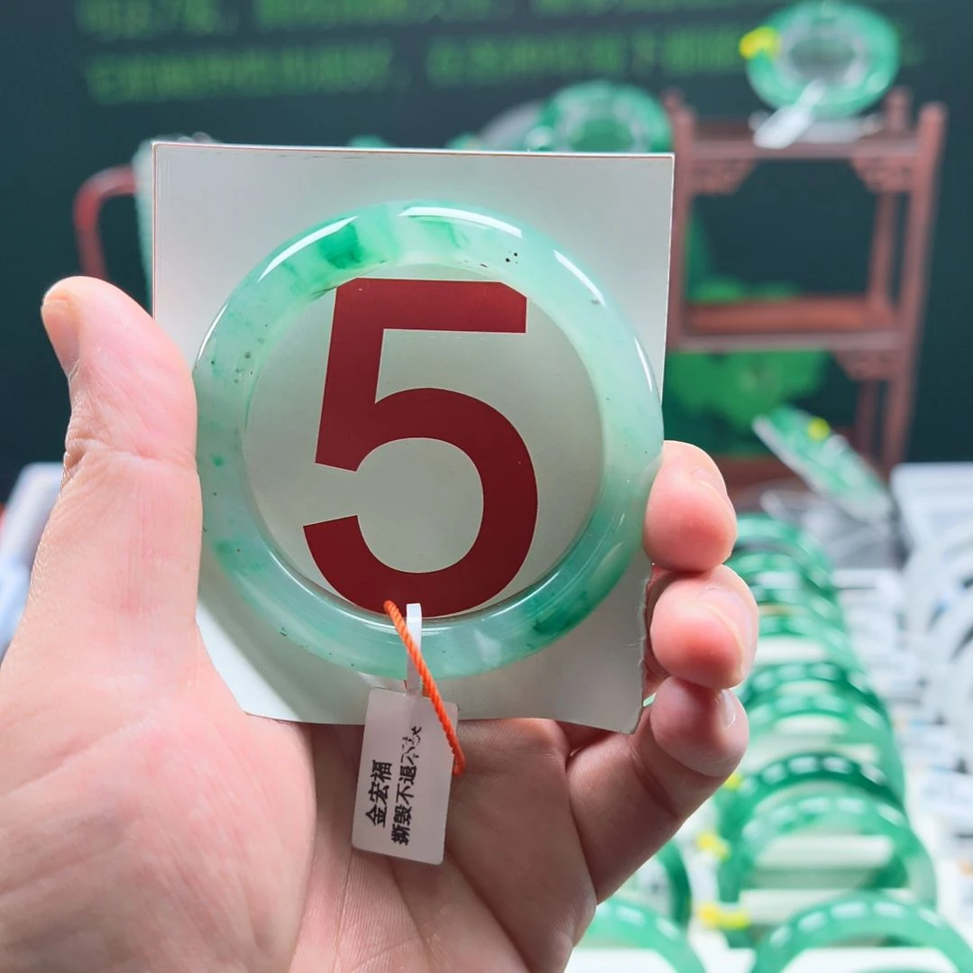 石英质玉（非洲翠）未镶嵌手镯