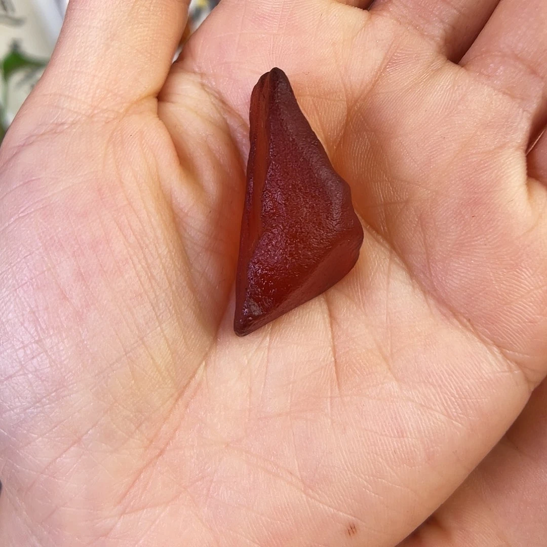 琥珀珠宝奇石未镶嵌。