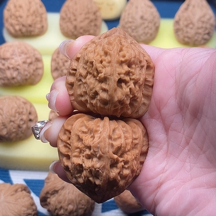 少***梦文玩核桃吊坠40三角白