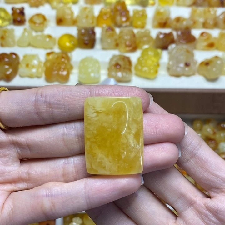 琥珀未镶嵌裸石方牌