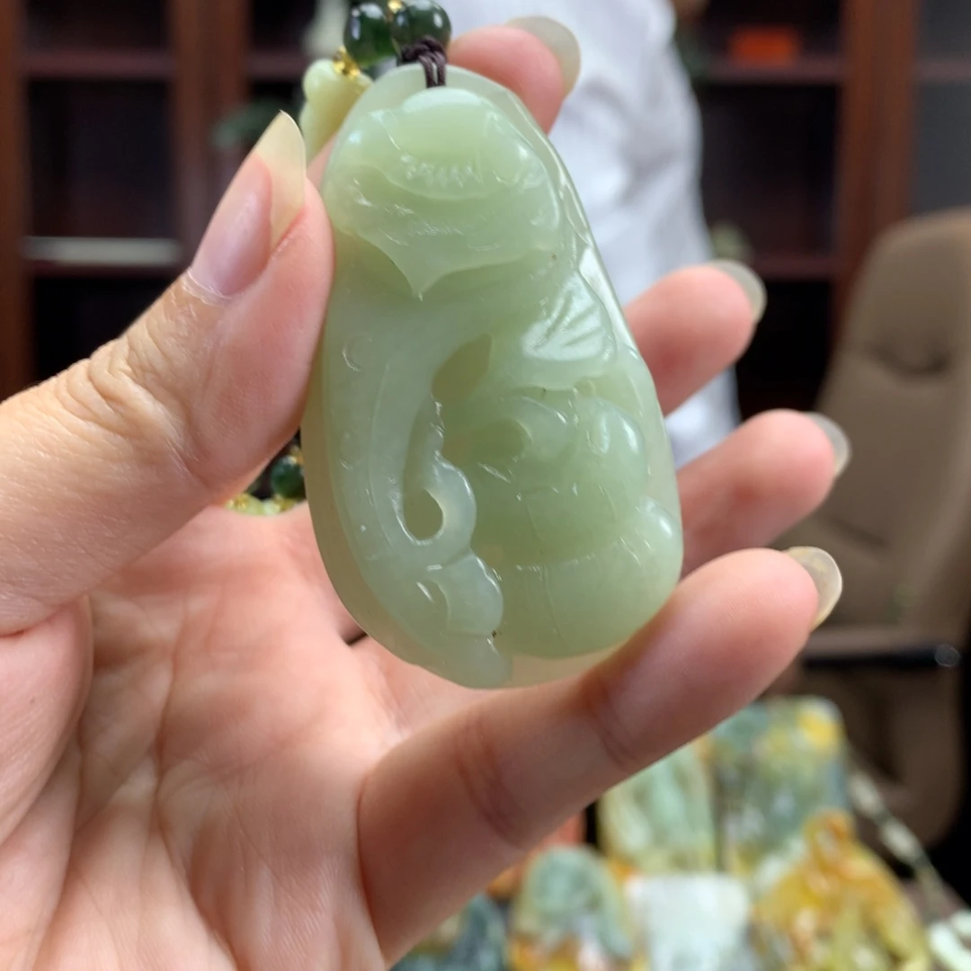 未镶嵌蛇纹石玉颈饰
