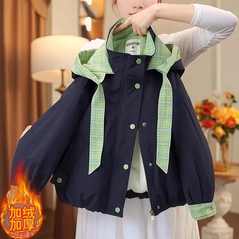 女童加绒外套派克服2025新款秋冬加厚连帽棉服加棉格子拼色冲锋衣