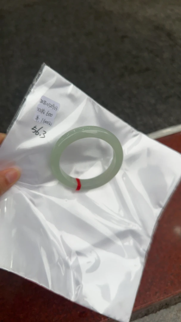高冰简约时尚设计玉