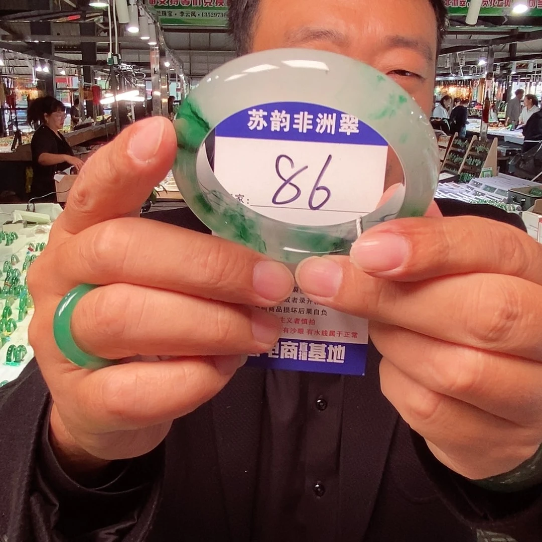 石英质玉（非洲翠）未镶嵌手镯