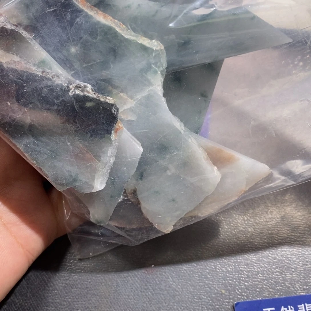 翡翠挂件未镶嵌?*恒
