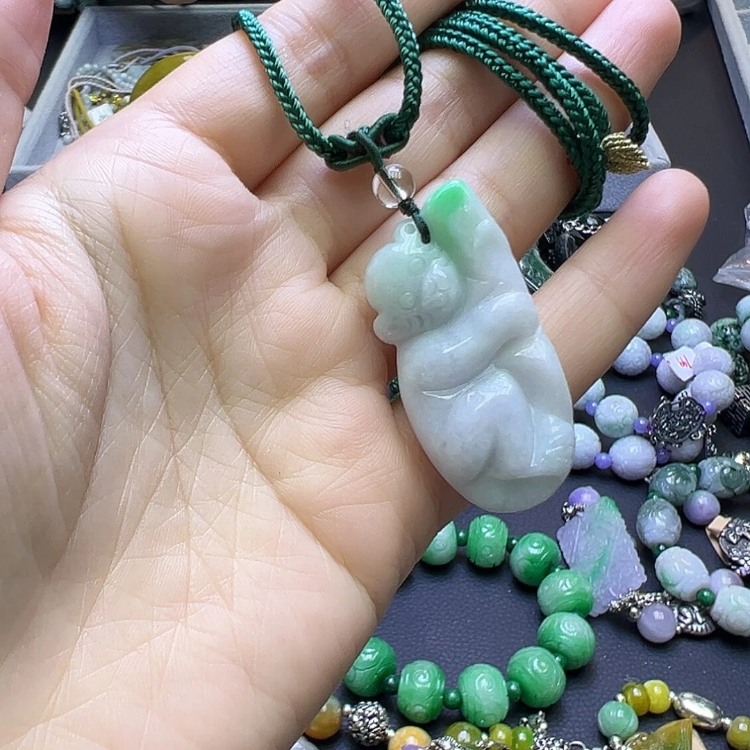 翡翠未镶嵌颈饰99