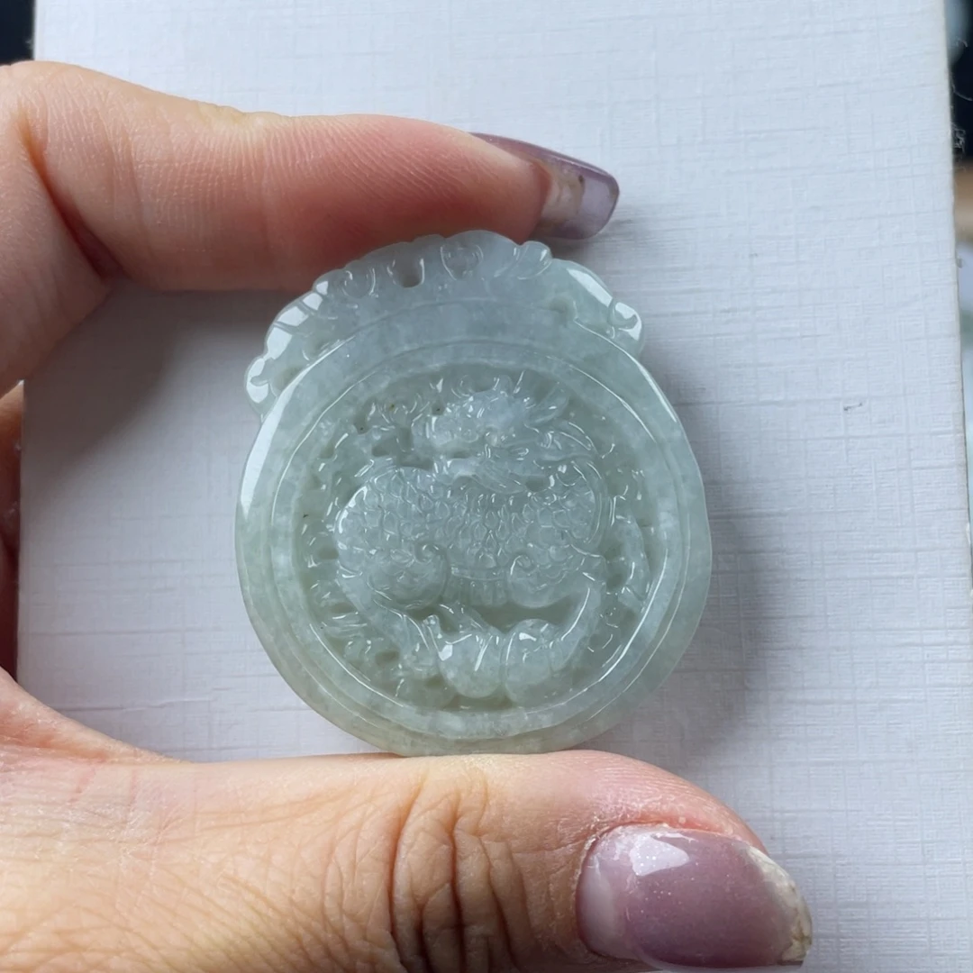 冰***物翡翠未镶嵌颈饰麒麟