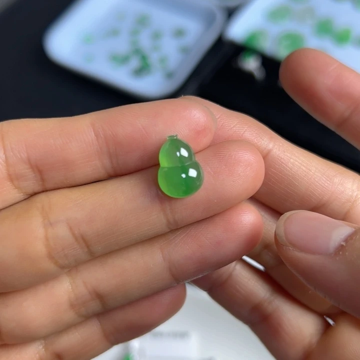 翡翠吊坠(不含链)18K金镶嵌葫芦