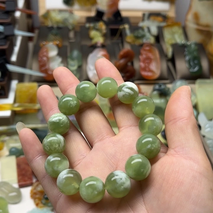 蛇纹石玉未镶嵌颈饰