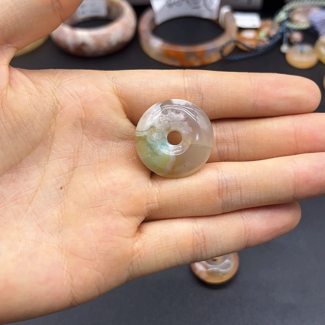 伊****玛瑙/玉髓未镶嵌颈饰