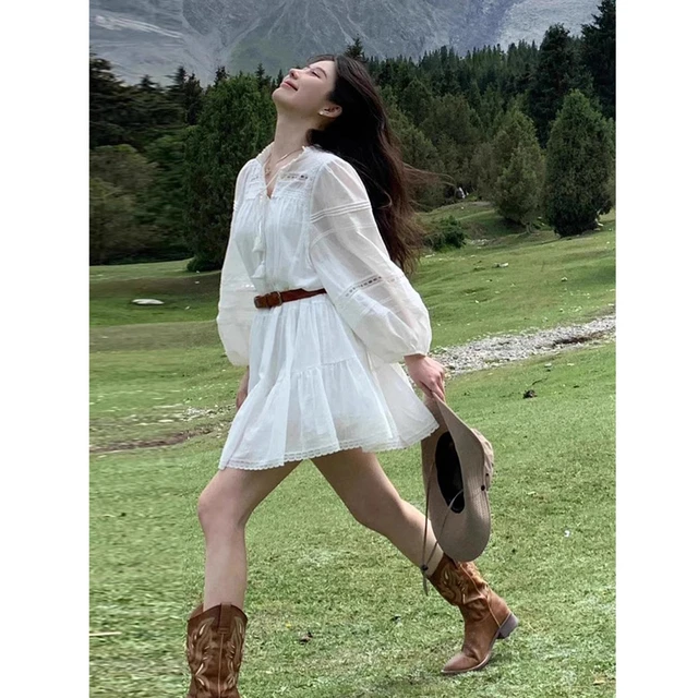 法式白色长袖连衣裙子女早春2025新款小个子西北新疆旅游度假短裙