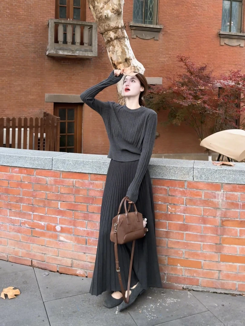 复古温柔风坑条长袖圆领针织衫冬季新款高腰显瘦百褶半身裙两件套