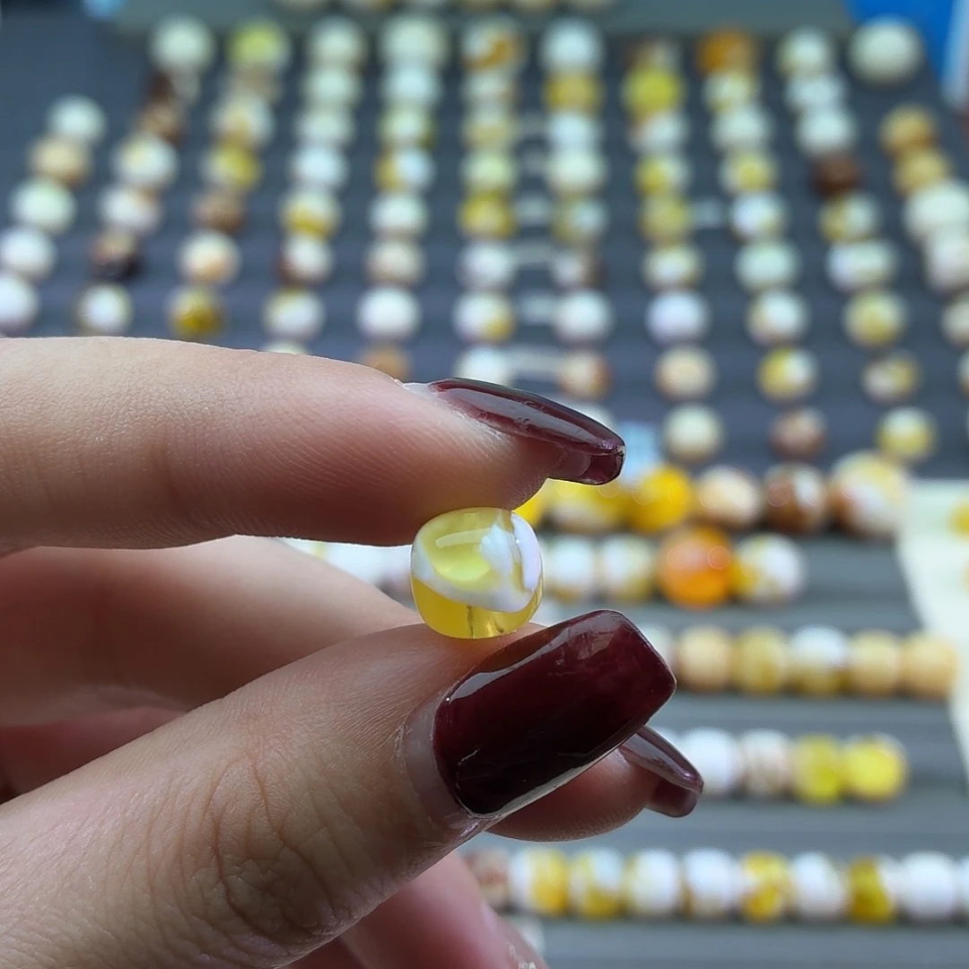 琥珀未镶嵌裸石9*8.7mm