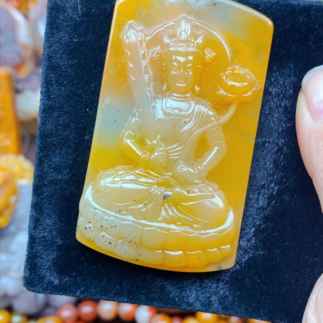 未镶嵌石英质玉（黄龙玉）颈饰